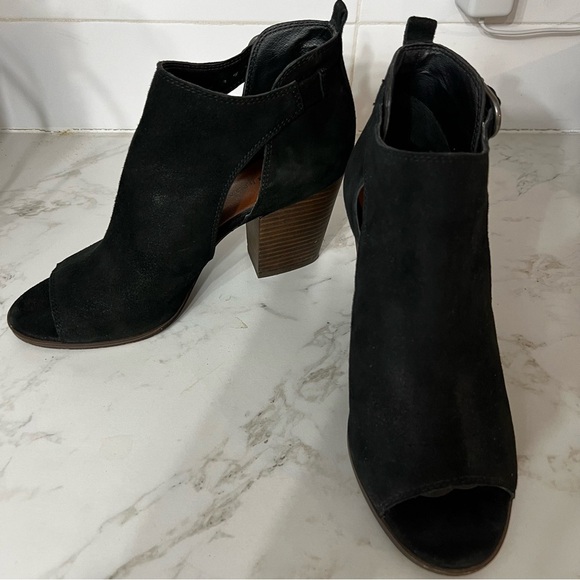 Lucky Brand Suede Peep Toe Black Shootie Sandals sz 10 - Picture 2 of 13